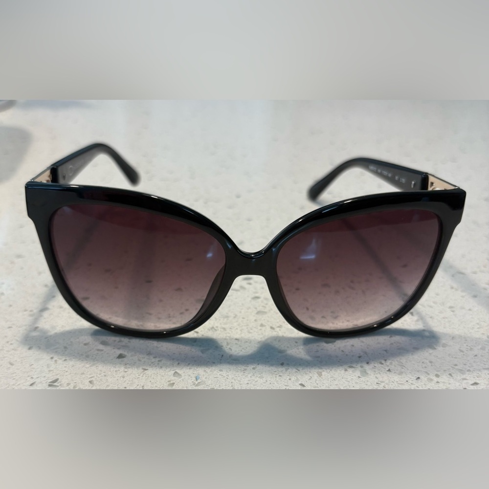 Oscar de la Renta Black Sunglasses 01322WM w/black case